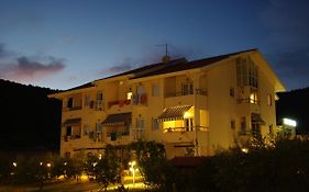 Hotel Zlatni Lav